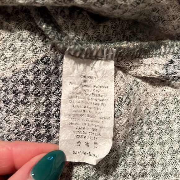 🛍️Camo v neck waffle top long sleeves - Picture 5 of 6